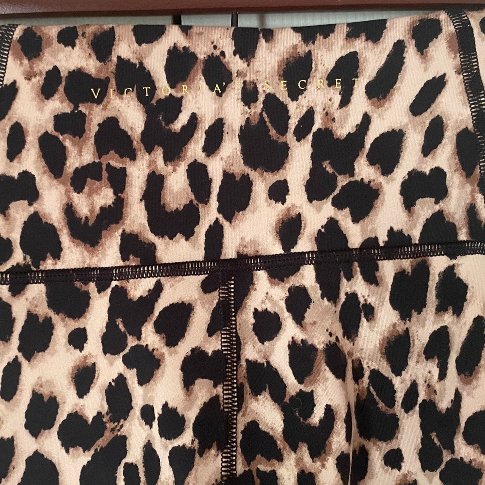 Victoria’s Secret Leopard Print Legging size 6